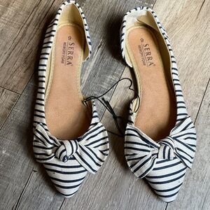 Serra Women's Bow Accent Striped Flats - Navy and Cream